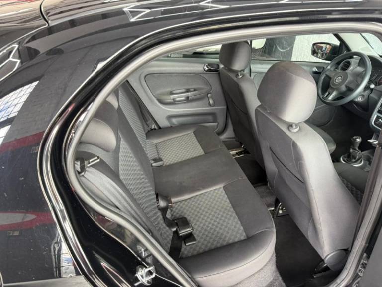 VOLKSWAGEN - GOL - 2015/2016 - Preta - R$ 45.900,00