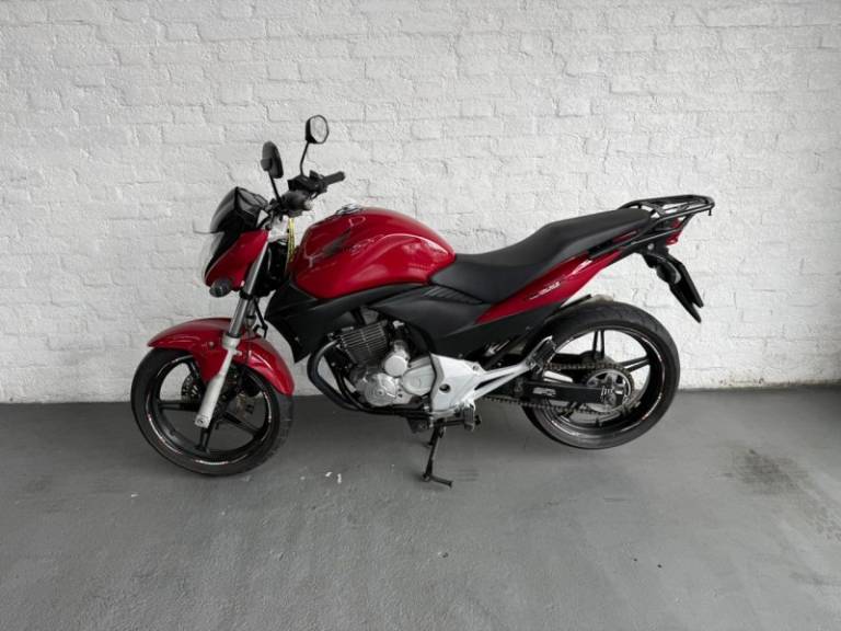 HONDA - CB 300R - 2009/2010 - Vermelha - R$ 12.900,00