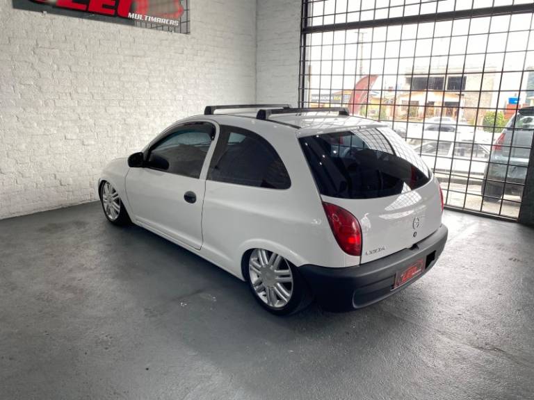 CHEVROLET - CELTA - 2001/2002 - Branca - R$ 17.900,00
