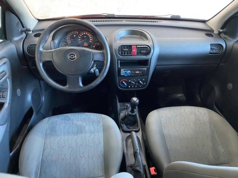 CHEVROLET - CORSA - 2006/2007 - Vermelha - R$ 27.900,00