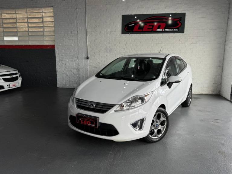 FORD - FIESTA - 2012/2013 - Branca - R$ 42.900,00