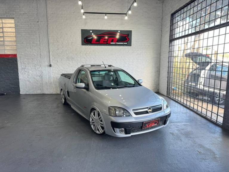 CHEVROLET - MONTANA - 2004/2005 - Prata - R$ 36.900,00