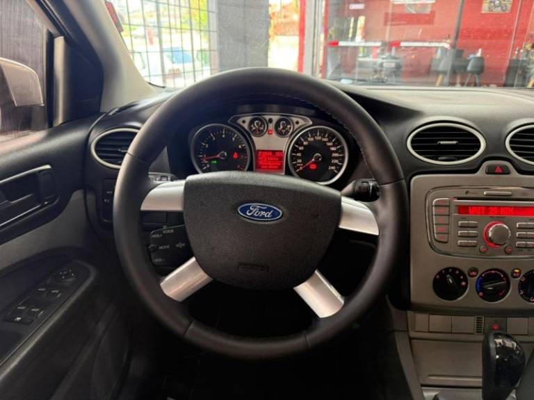 FORD - FOCUS - 2012/2012 - Prata - R$ 40.900,00