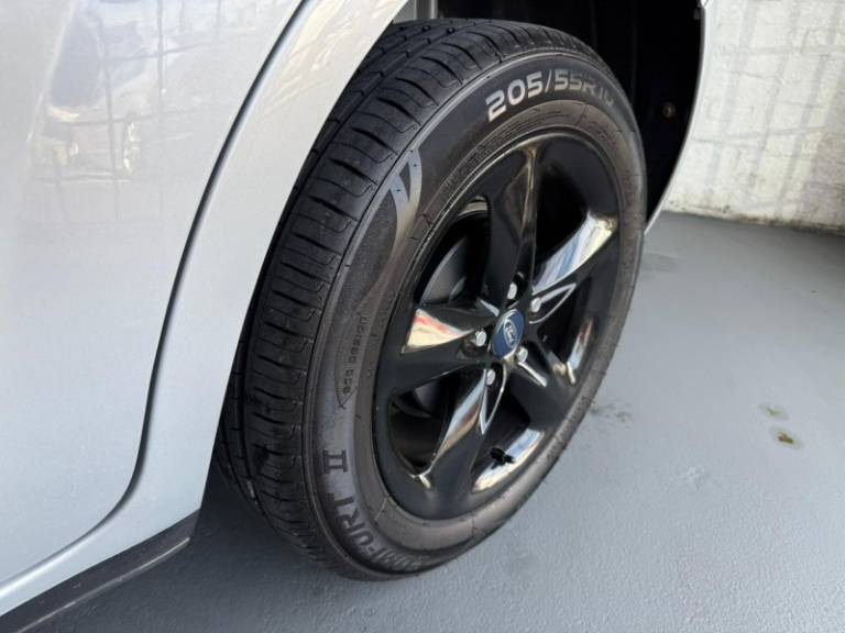 FORD - FOCUS - 2010/2011 - Prata - R$ 41.900,00