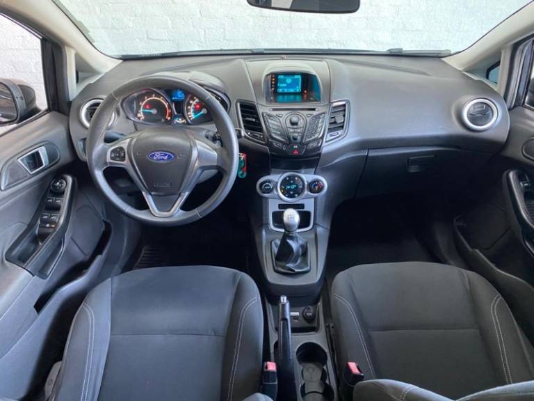 FORD - FIESTA - 2014/2014 - Preta - R$ 43.900,00