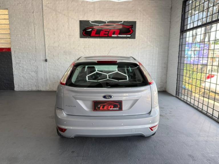 FORD - FOCUS - 2010/2011 - Prata - R$ 41.900,00