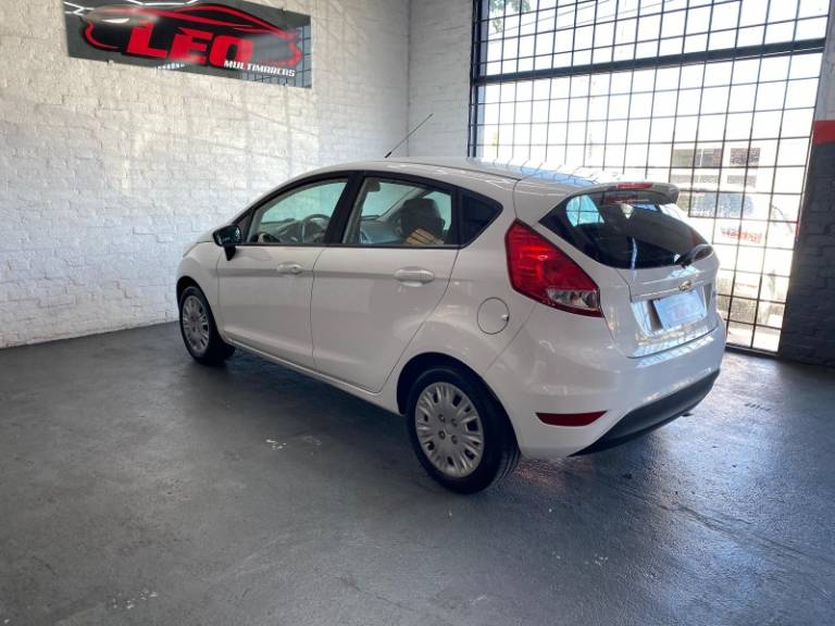 FORD - FIESTA - 2014/2014 - Branca - R$ 43.900,00