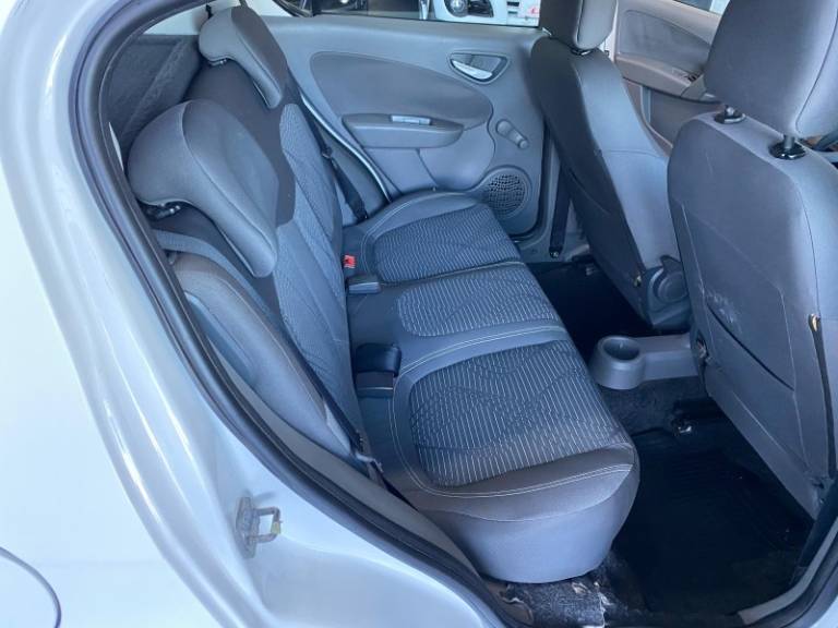 FIAT - PALIO - 2014/2015 - Branca - R$ 42.900,00
