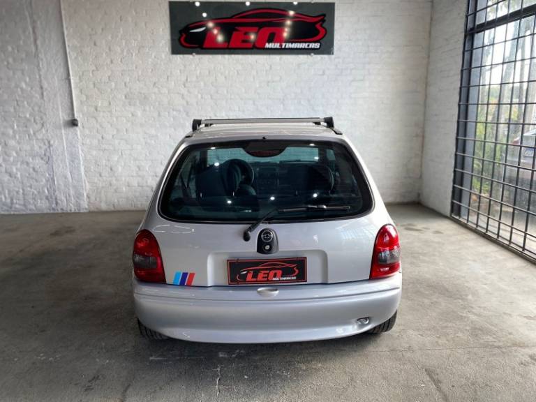 CHEVROLET - CORSA - 2000/2001 - Prata - R$ 15.900,00