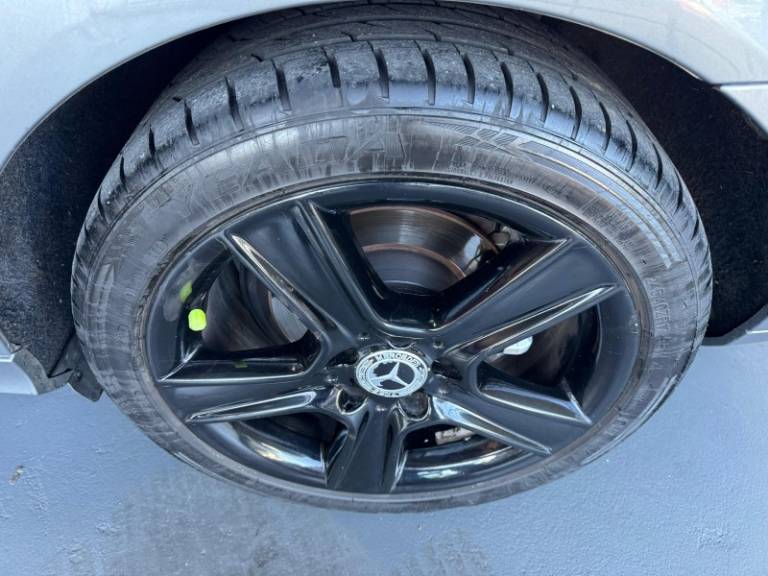 MERCEDES-BENZ - C 180 - 2010/2011 - Cinza - R$ 58.900,00