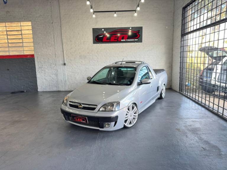 CHEVROLET - MONTANA - 2004/2005 - Prata - R$ 36.900,00