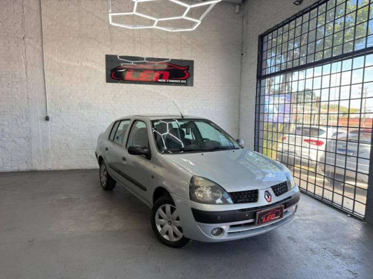 RENAULT - CLIO - 2004/2004 - Prata - R$ 18.900,00