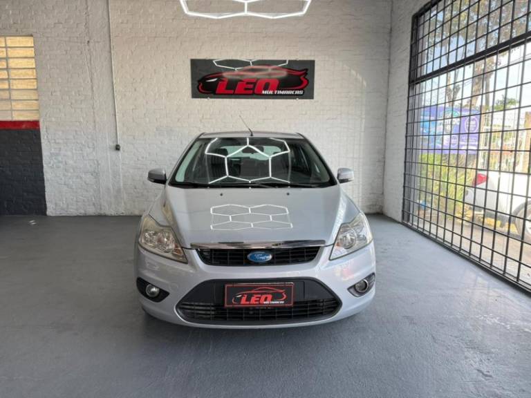 FORD - FOCUS - 2010/2011 - Prata - R$ 41.900,00