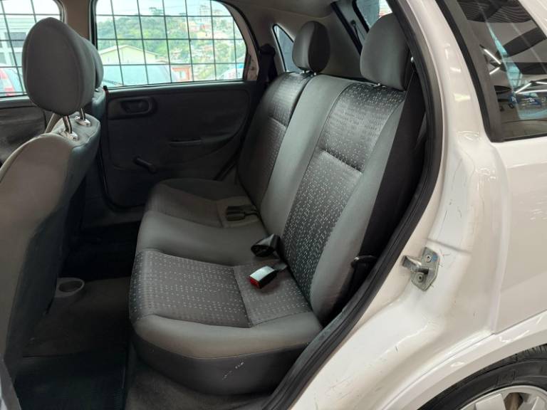 CHEVROLET - CORSA - 2012/2012 - Branca - R$ 31.900,00