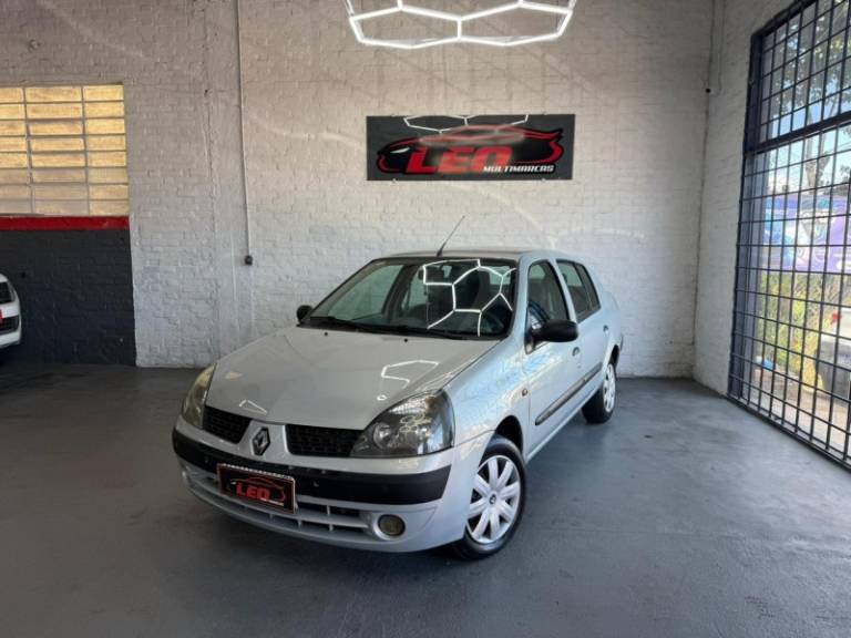 RENAULT - CLIO - 2004/2004 - Prata - R$ 18.900,00