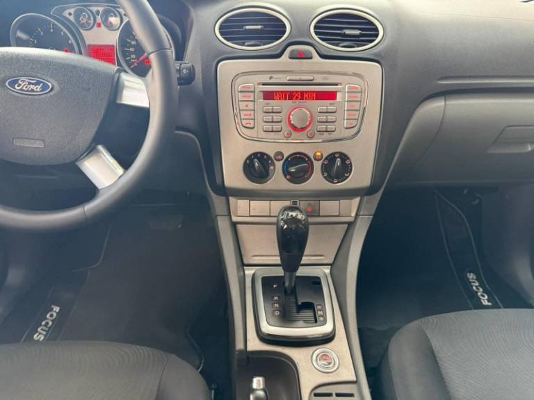 FORD - FOCUS - 2012/2012 - Prata - R$ 40.900,00