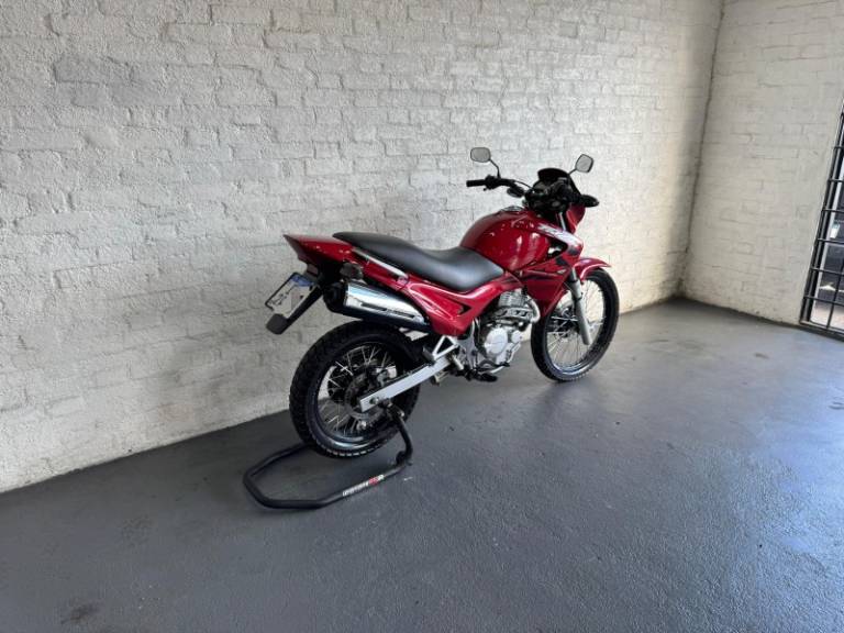 HONDA - NX4 FALCON - 2003/2003 - Vermelha - R$ 15.900,00