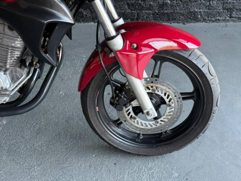 HONDA - CB 300R - 2009/2010 - Vermelha - R$ 10.900,00