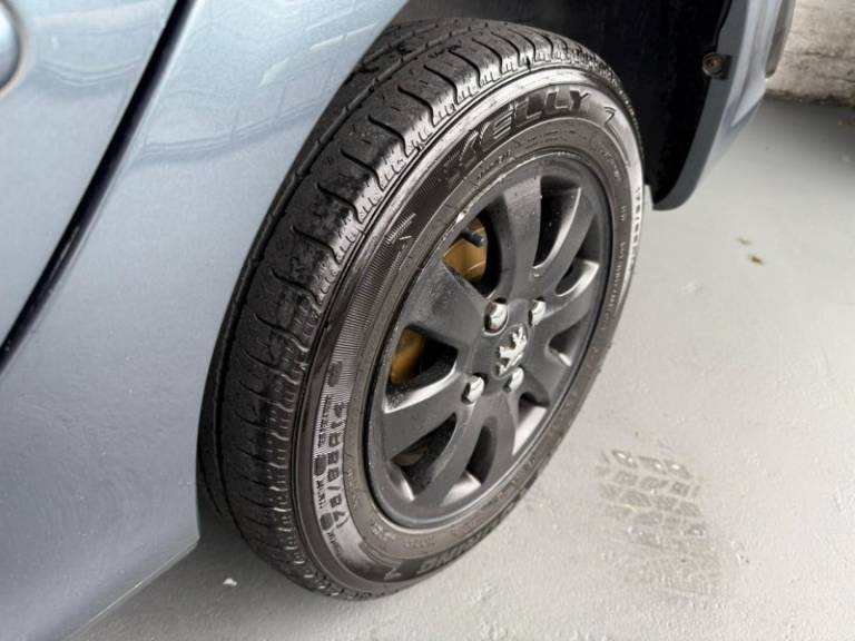 PEUGEOT - 207 - 2008/2009 - Cinza - R$ 19.900,00