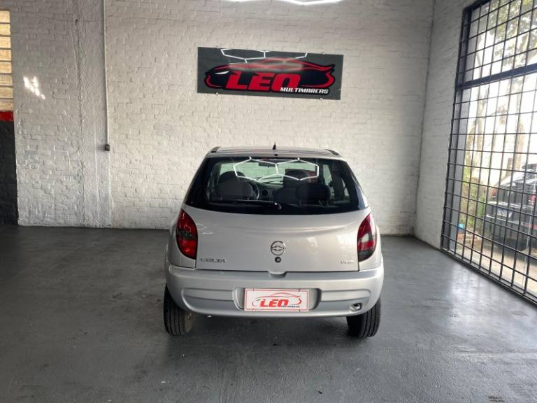 CHEVROLET - CELTA - 2001/2001 - Prata - R$ 15.900,00