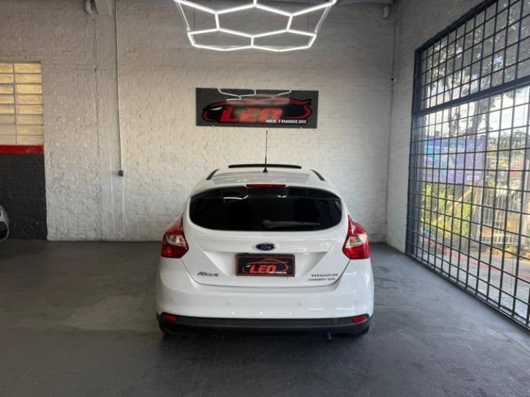 FORD - FOCUS - 2015/2015 - Branca - R$ 61.900,00