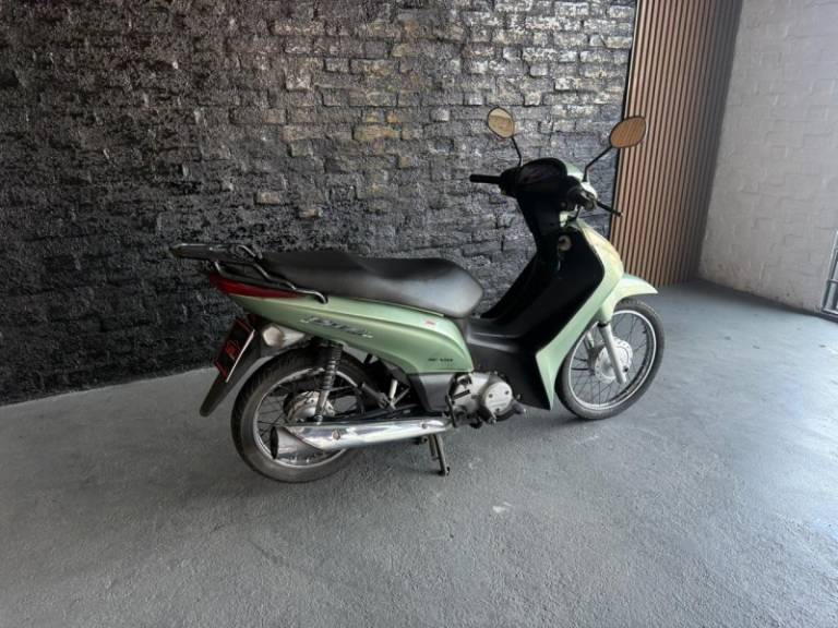 HONDA - BIZ 125 - 2011/2012 - Verde - R$ 8.900,00