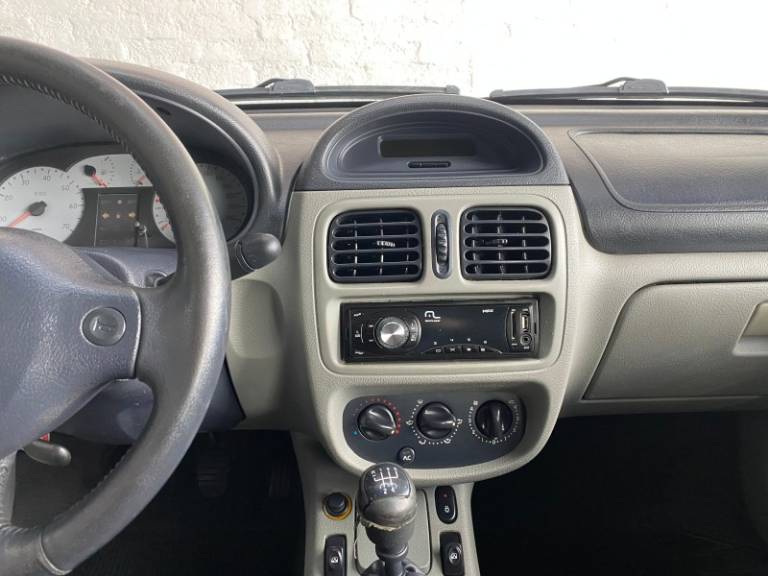 RENAULT - CLIO - 2003/2004 - Cinza - R$ 23.900,00