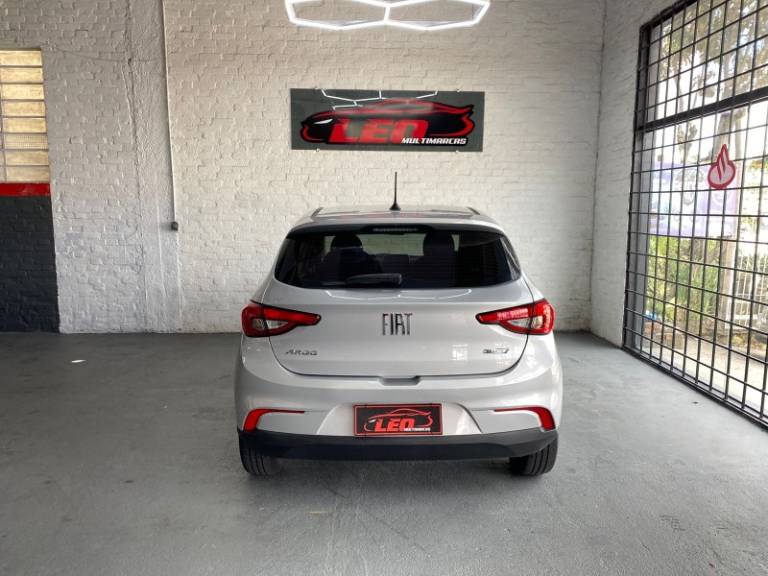 FIAT - ARGO - 2022/2023 - Prata - R$ 64.900,00