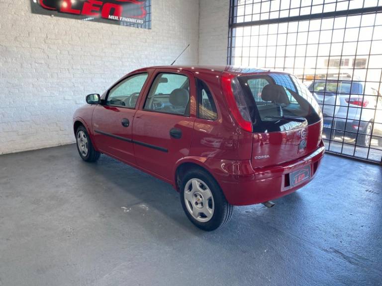 CHEVROLET - CORSA - 2006/2007 - Vermelha - R$ 27.900,00