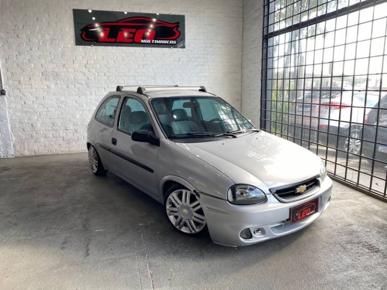 CHEVROLET - CORSA - 2000/2001 - Prata - R$ 15.900,00