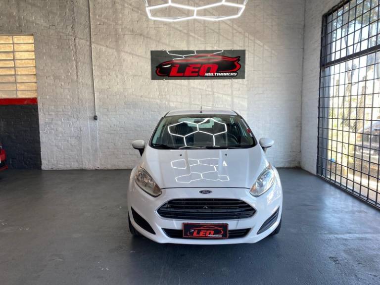 FORD - FIESTA - 2014/2014 - Branca - R$ 43.900,00