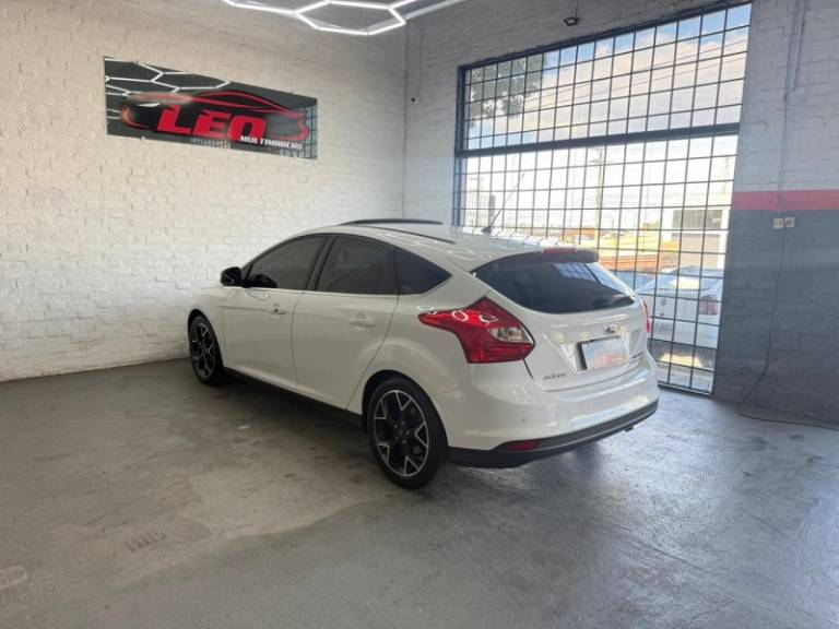 FORD - FOCUS - 2015/2015 - Branca - R$ 61.900,00
