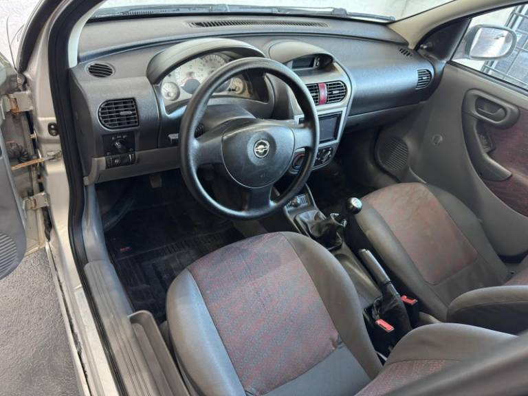 CHEVROLET - MONTANA - 2004/2005 - Prata - R$ 36.900,00