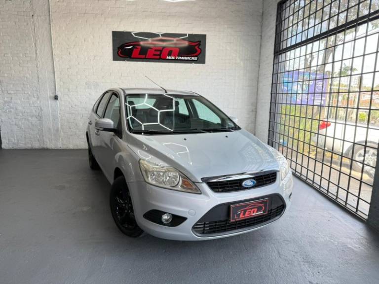 FORD - FOCUS - 2010/2011 - Prata - R$ 41.900,00