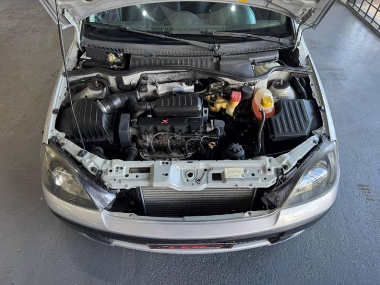 CHEVROLET - MONTANA - 2004/2005 - Prata - R$ 36.900,00