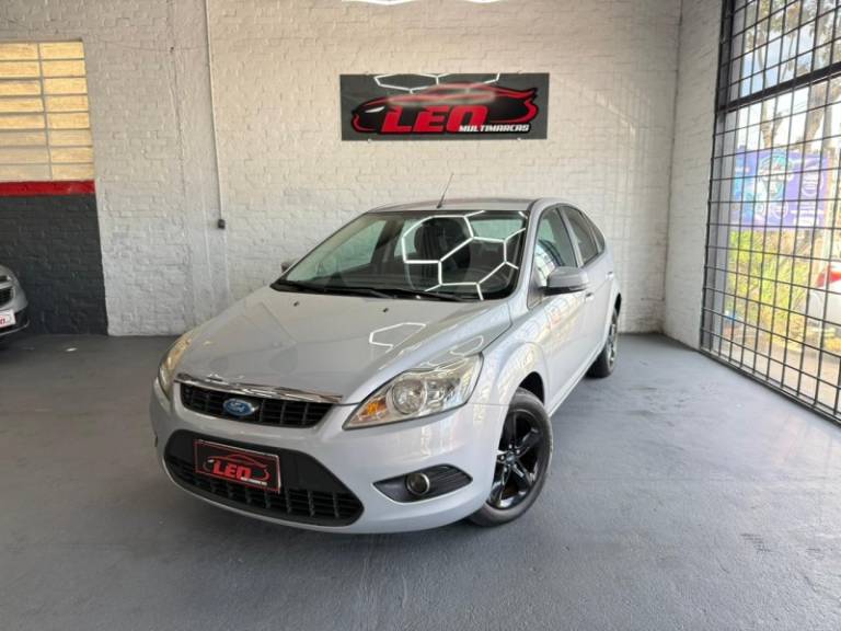 FORD - FOCUS - 2010/2011 - Prata - R$ 41.900,00