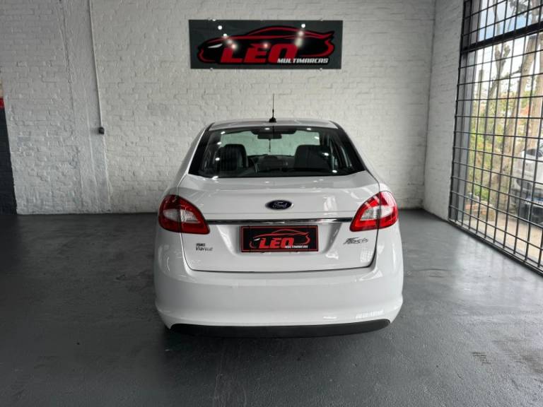 FORD - FIESTA - 2012/2013 - Branca - R$ 42.900,00
