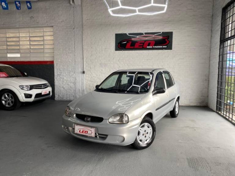 CHEVROLET - CORSA - 2004/2004 - Prata - R$ 20.900,00
