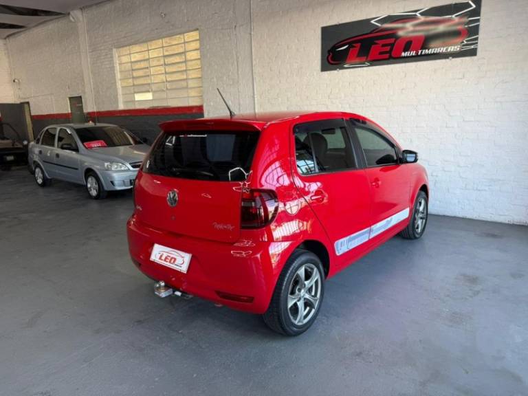 VOLKSWAGEN - FOX - 2013/2014 - Vermelha - R$ 47.900,00