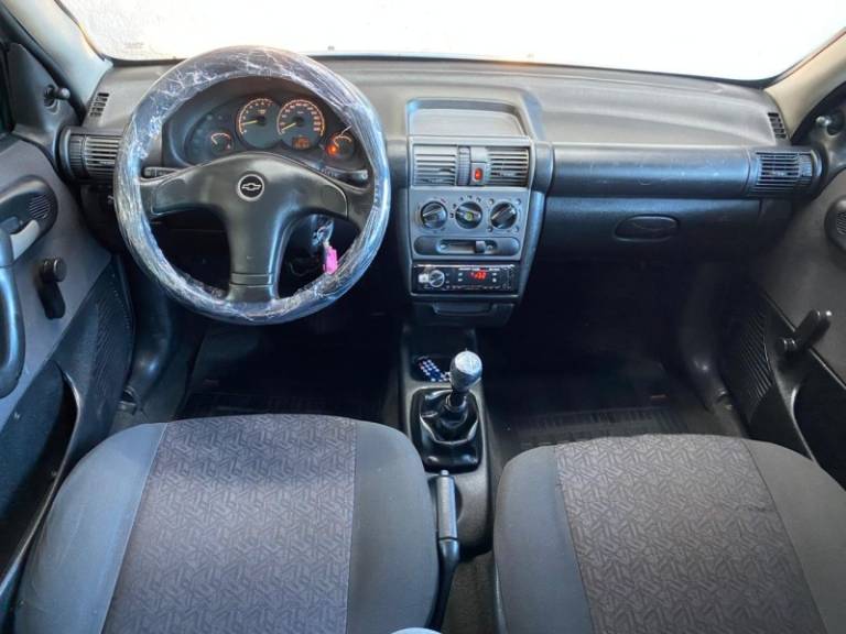 CHEVROLET - CORSA - 2004/2004 - Prata - R$ 20.900,00