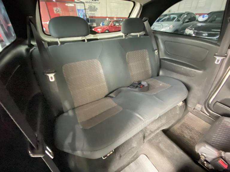 CHEVROLET - CELTA - 2001/2002 - Branca - R$ 17.900,00