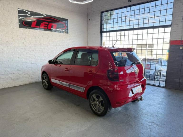 VOLKSWAGEN - FOX - 2013/2014 - Vermelha - R$ 47.900,00