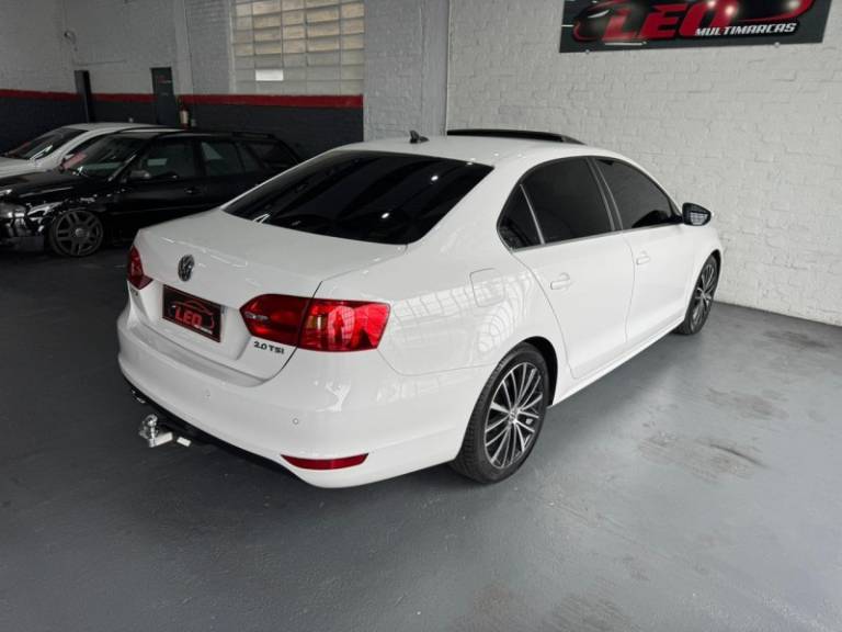 VOLKSWAGEN - JETTA - 2012/2013 - Branca - R$ 79.900,00