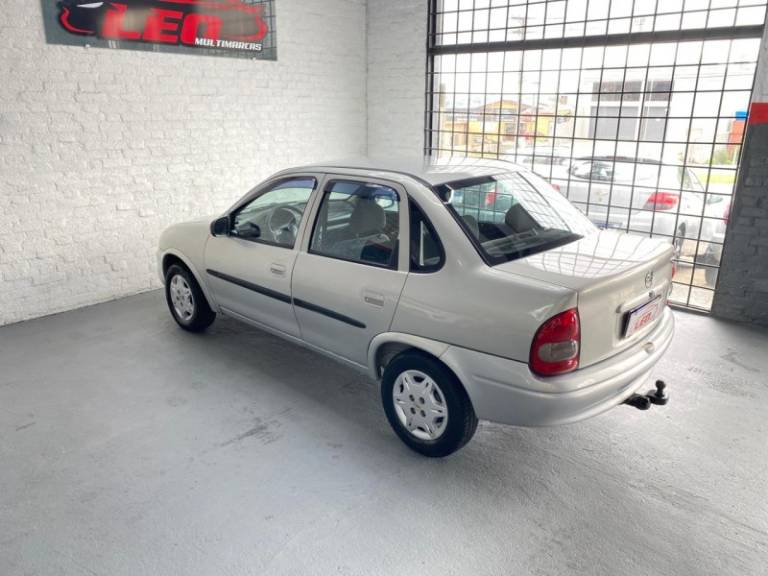 CHEVROLET - CORSA - 2004/2004 - Prata - R$ 20.900,00