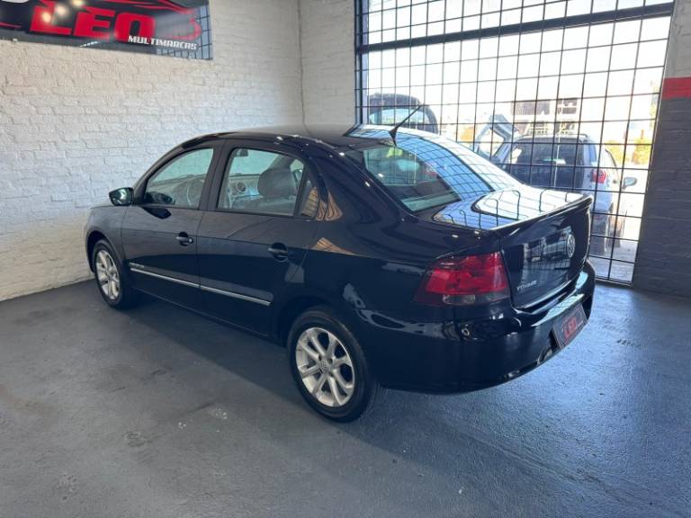 VOLKSWAGEN - VOYAGE - 2010/2011 - Preta - R$ 33.900,00