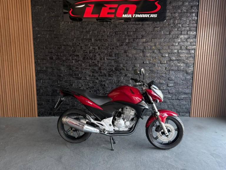 HONDA - CB 300R - 2009/2010 - Vermelha - R$ 10.900,00