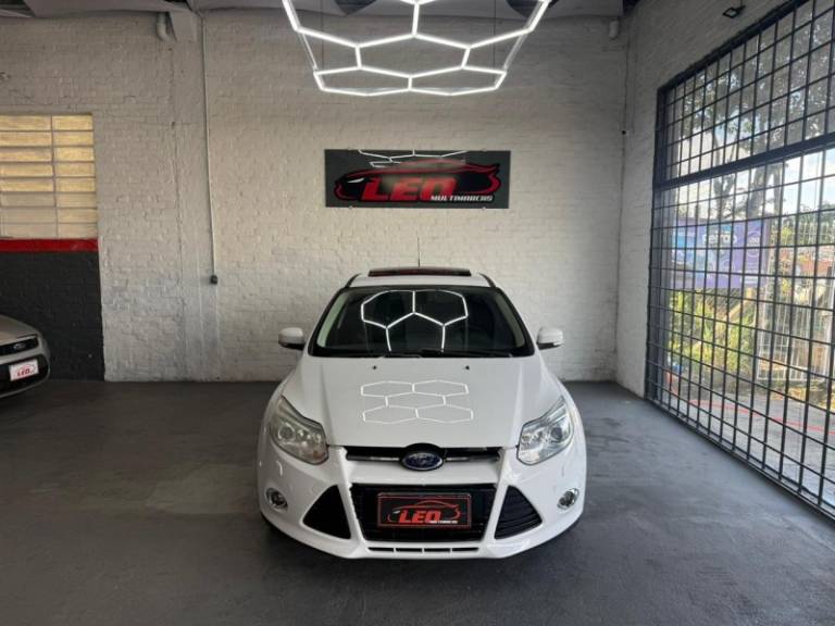 FORD - FOCUS - 2015/2015 - Branca - R$ 61.900,00