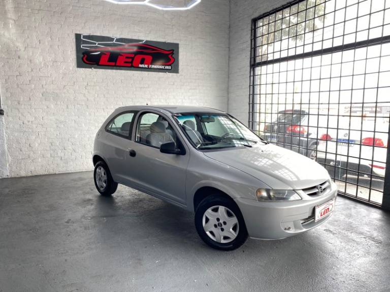 CHEVROLET - CELTA - 2001/2001 - Prata - R$ 15.900,00
