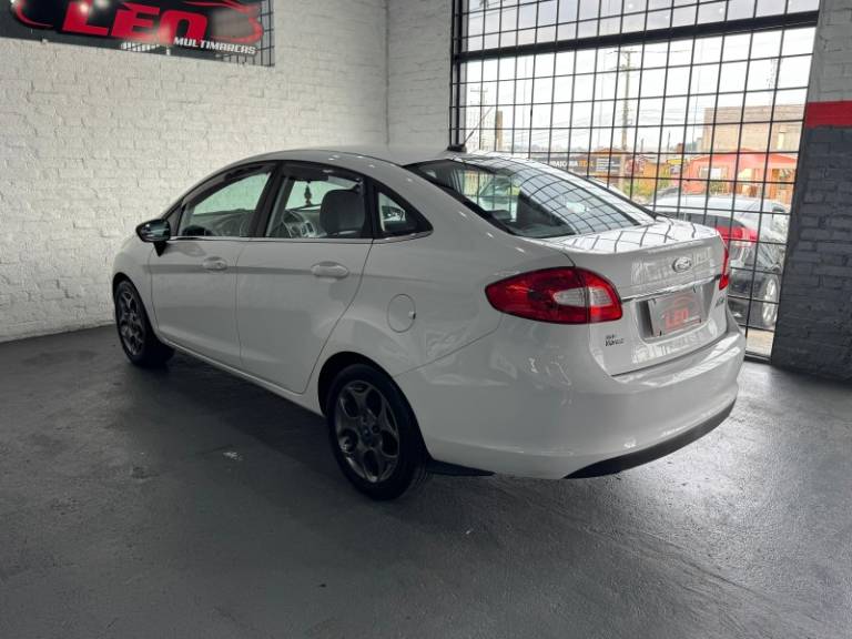 FORD - FIESTA - 2012/2013 - Branca - R$ 42.900,00
