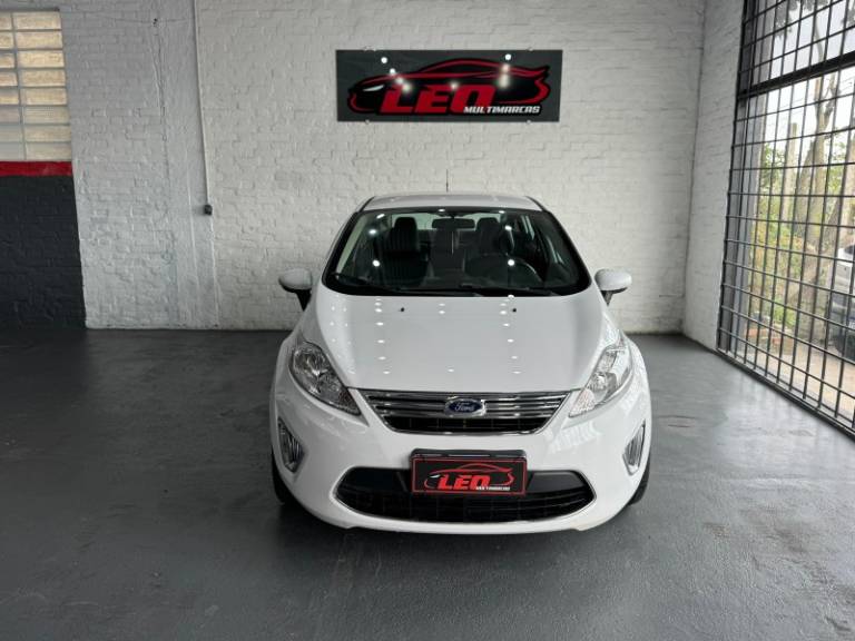 FORD - FIESTA - 2012/2013 - Branca - R$ 42.900,00
